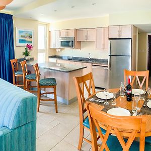 Deluxe One-Bedroom Apartment Ocean View